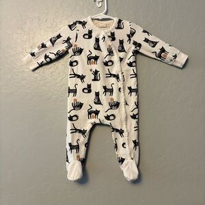 Hallmark baby white halloween black cat pumpkin snap footie pajama 6-9 months
